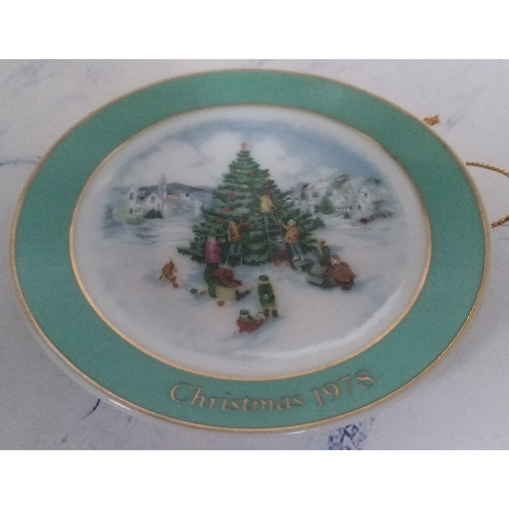 Avon Vintage Miniature 1978 Trimming the Tree Plate Christmas Ornament